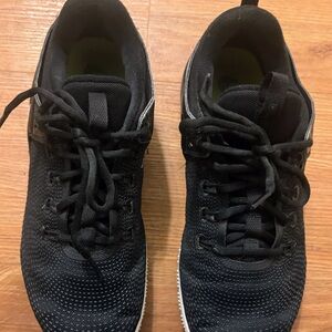 Nike Woman’s 11 Zoom HyperAce 2 Volleyball Shoes Black and White Gently Used